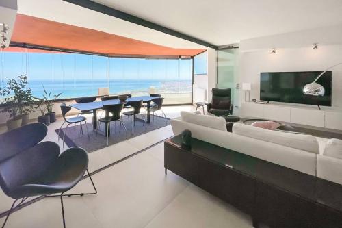 28-Luxury Penthouse With Stunning views Benalmadena!