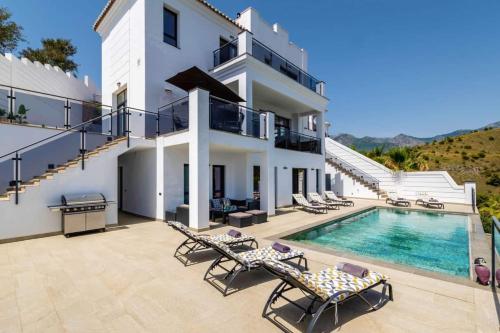 Luxury unique Villa with private pool and sea view