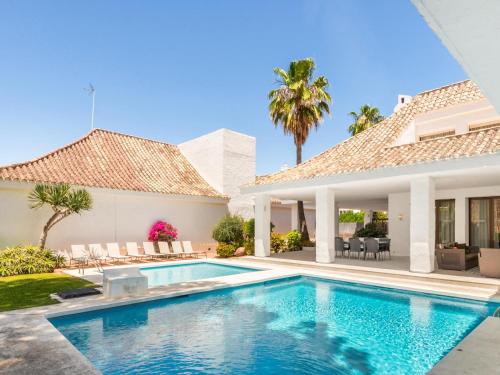 Luxury villa 4 puerto banus