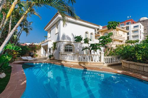 Luxury villa El Duque