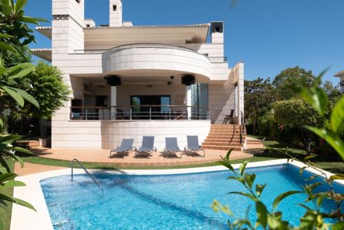 Beachside Villa in Puerto Marina, Benalmádena