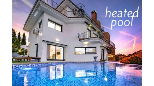 Luxury villa with sea views - heated pool - jacuzzi