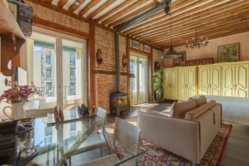 1851: Exceptional 19th century studio in Madrid