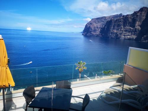 Magnificent Apt. with Sea View, Cliff & Marina
