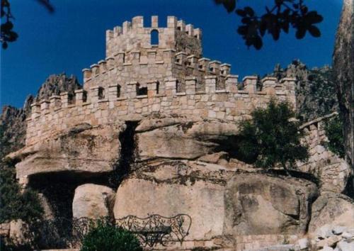 Magnífico Castillo privado, elevado en la roca