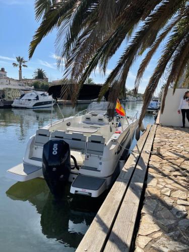 Maison sur canaux marina Empuriabrava avec suite balnéo Jacuzzi