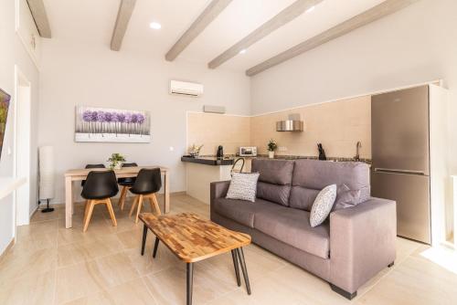 Malaga Bay Apartments by iloftmalaga