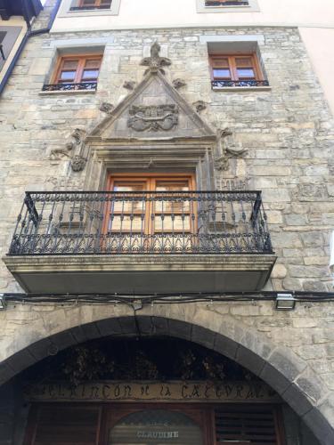 Maravilla En La Plaza De La Catedral- Vu-Huesca-19-154