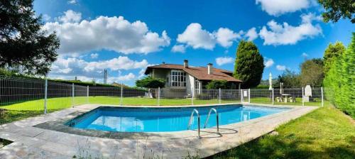 María Bonita Chalet Villa independiente con piscina y amplio jardín