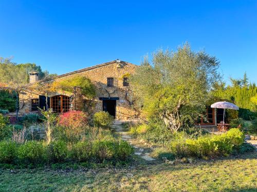 Mas Nou, Masia amb un jardí espectacular!