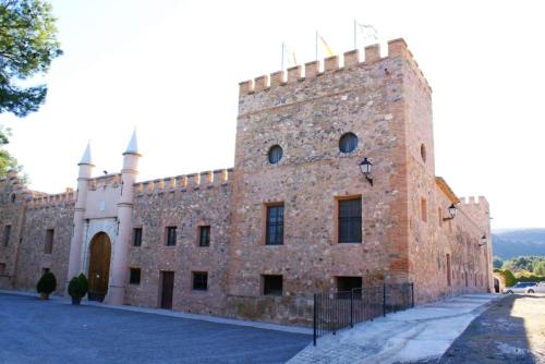 Masia de San Juan - Casas rurales con piscina en masia fortificada