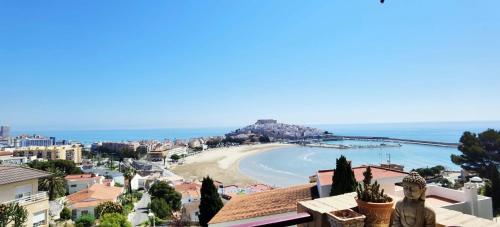 Mirador frente al mar. 1a linea. Piscina y parking