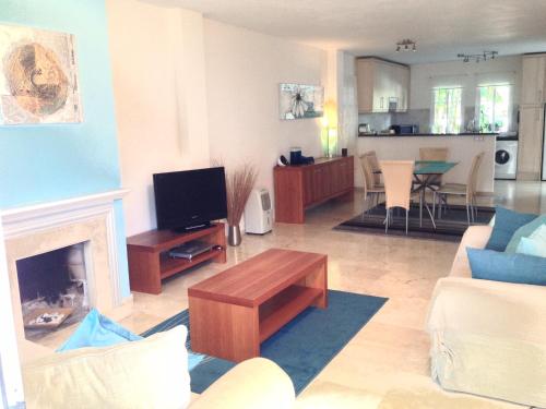 Modern 2-Bed Apartment in Benamara wifi aircon