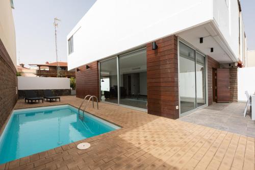 Modern 2br House - Private Pool - Parking
