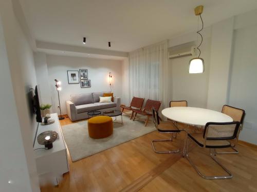 Modern & Well Located Apartment In Soho