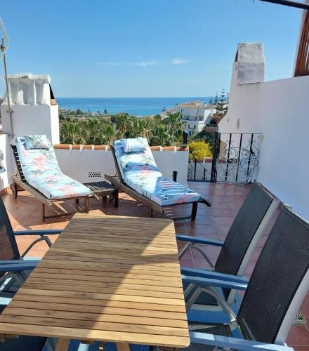 Modern furnished, roof terrace, beautiful seaview