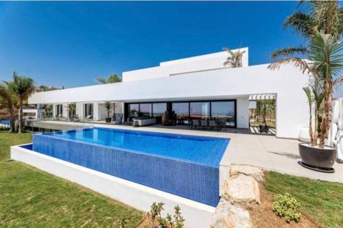 Modern Luxury Villa in Los Flamingos