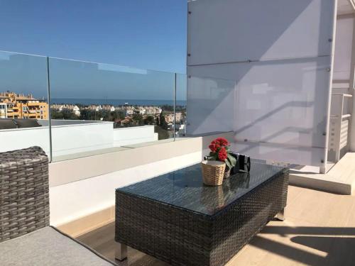 Modern penthouse with a large roof terrace close to the beach