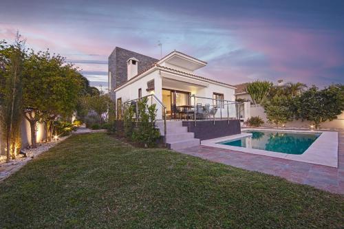 Modern Villa close to Costabella beach