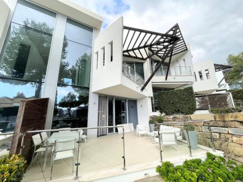 Modern villa in gated complex Sierra Blanca Marbella