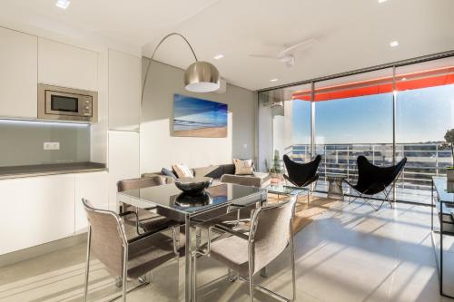 Moderno apartamento con impresionantes vistas al mar