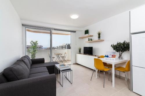 Modern and recently renovated apartment in Arona