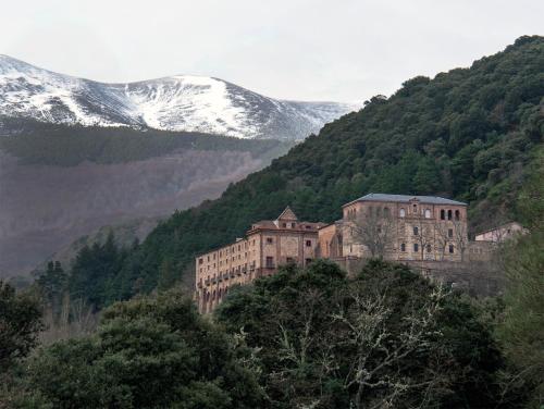 Monasterio De Santa María De Valvanera