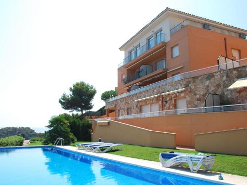 Modern Apartment in Sant Feliu de Guixols with Swimming Pool