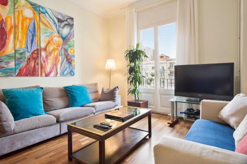 Large & beautiful apartment 4min from Passeig de Gràcia