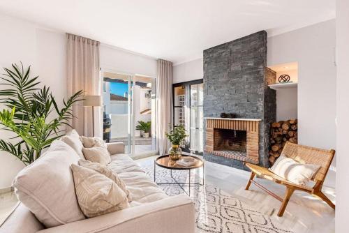 New Scandinavian style duplex penthouse in Los Naranjos de Marbella