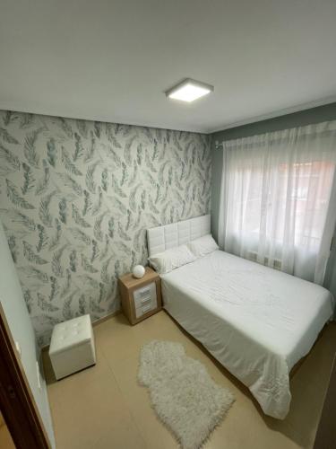 Next to airport!Queen double bed + Private bathroom