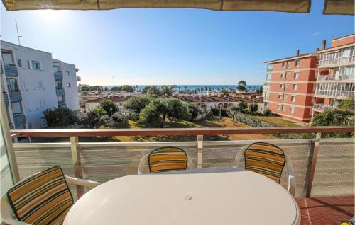 Nice apartment in Cambrils with 3 Bedrooms