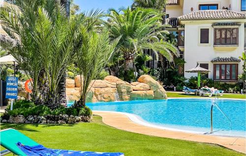 Nice apartment in Marbella with Outdoor swimming pool, WiFi and 3 Bedrooms