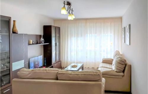 Nice apartment in Mugía with 4 Bedrooms