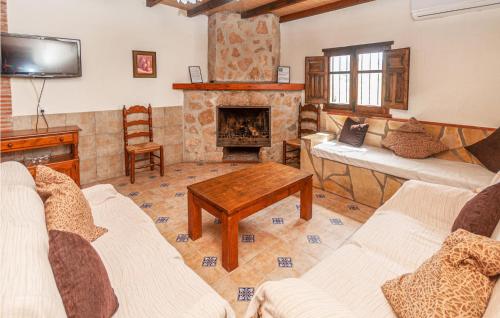 Nice home in Montefrio with Outdoor swimming pool, WiFi and 5 Bedrooms