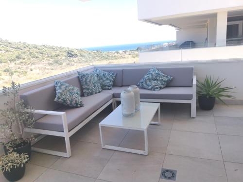 Nordic deco with sea view family apartment in Estepona