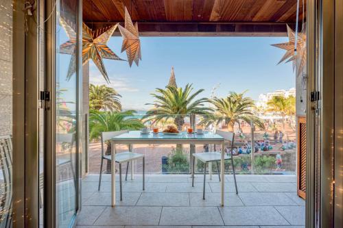 Oceanfront Balcony with 2Bed & 2Bath in Las Canteras