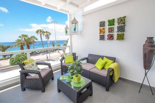 Oceano Apartment on the front line with amazing sea views