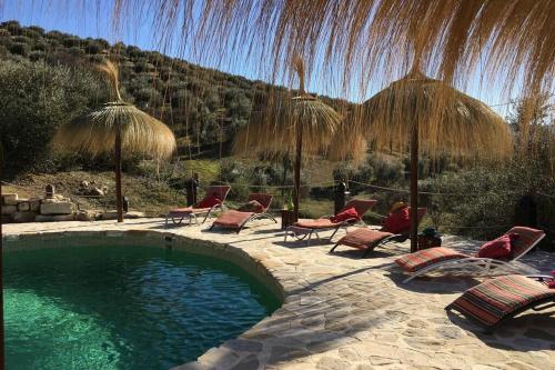 Orozca Farmhouse Lagoon Pool with Retro Hot Tub and Wi-Fi