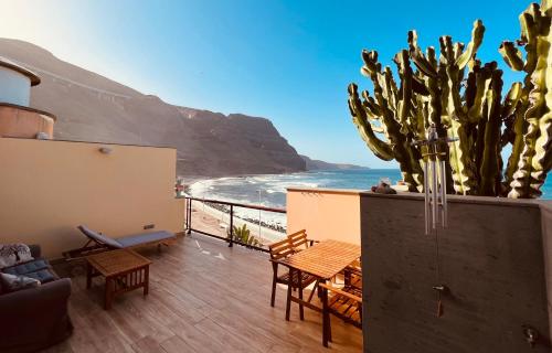 Overtheocean Big Terrace And Xl Bed