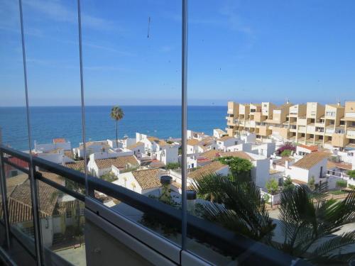 Splendid two bedroom penthouse located between Cancellada and Estepona