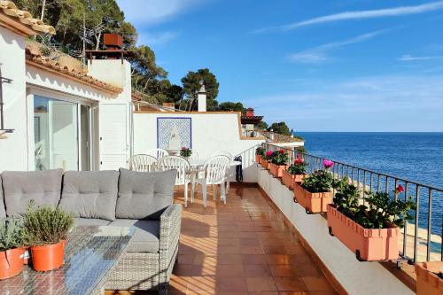 Penthouse on Passeig del Mar de tamariu Large Terrace Free WiFi