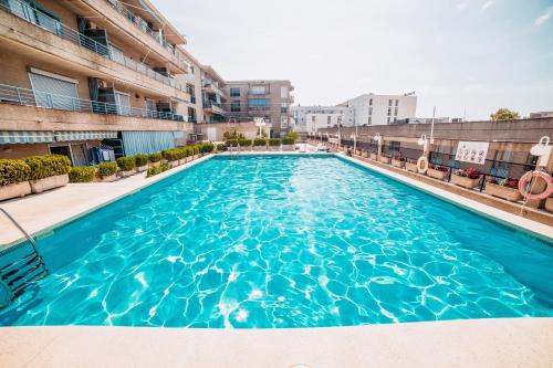 Apartamento Con Gran Terraza Y Piscina 6p