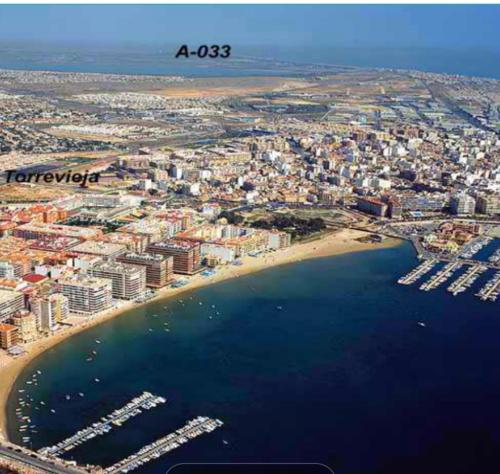 Piso de 4 Habitaciones a 50 Metros de la Playa El Acequion, Torrevieja