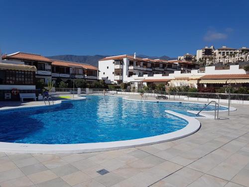 Playa del Duque in 1st sea line directly on the beach, heated pool, Wifi, balcony