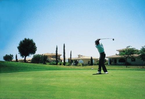 Playa Granada Motril vacaciones con campo golf playa y camping