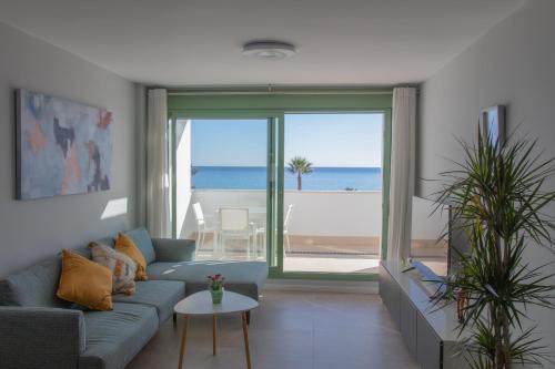 Precioso apartamento frente a la playa con piscina