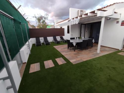 Precioso chalet adosado con gran terraza y jardín