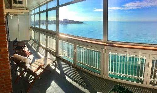 Precioso piso en primera línea de mar y playa con unas vistas increibles