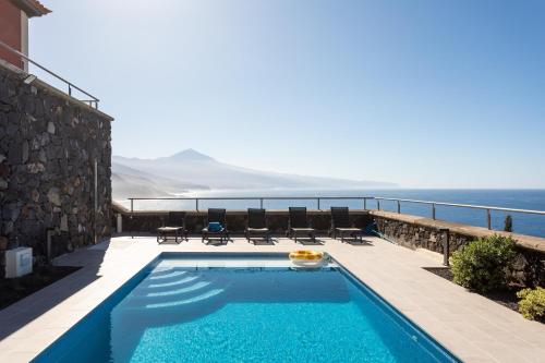 Prime Sea and Mountain views Home with pool